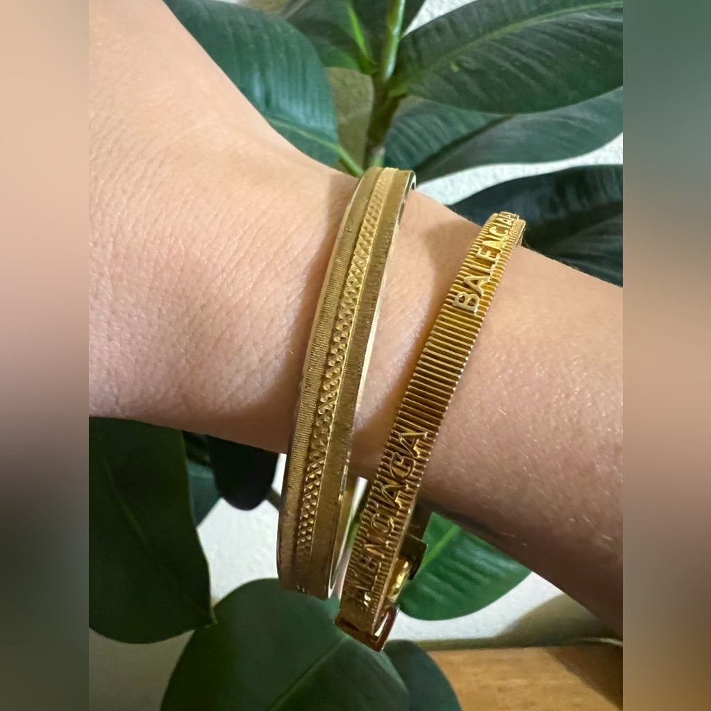 Vintage Monet Gold Bangle Bracelet 20$